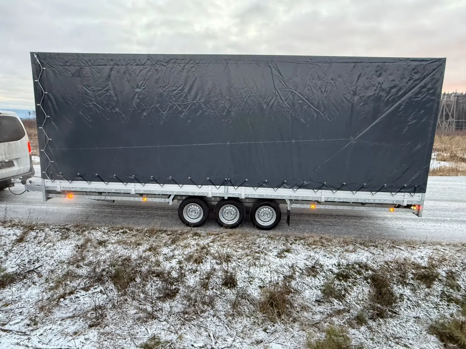 Anhänger Hulco MEDAX-3 3500 611×223 (Hochlader mit Hochplane, 3-Achser) – Bild 4