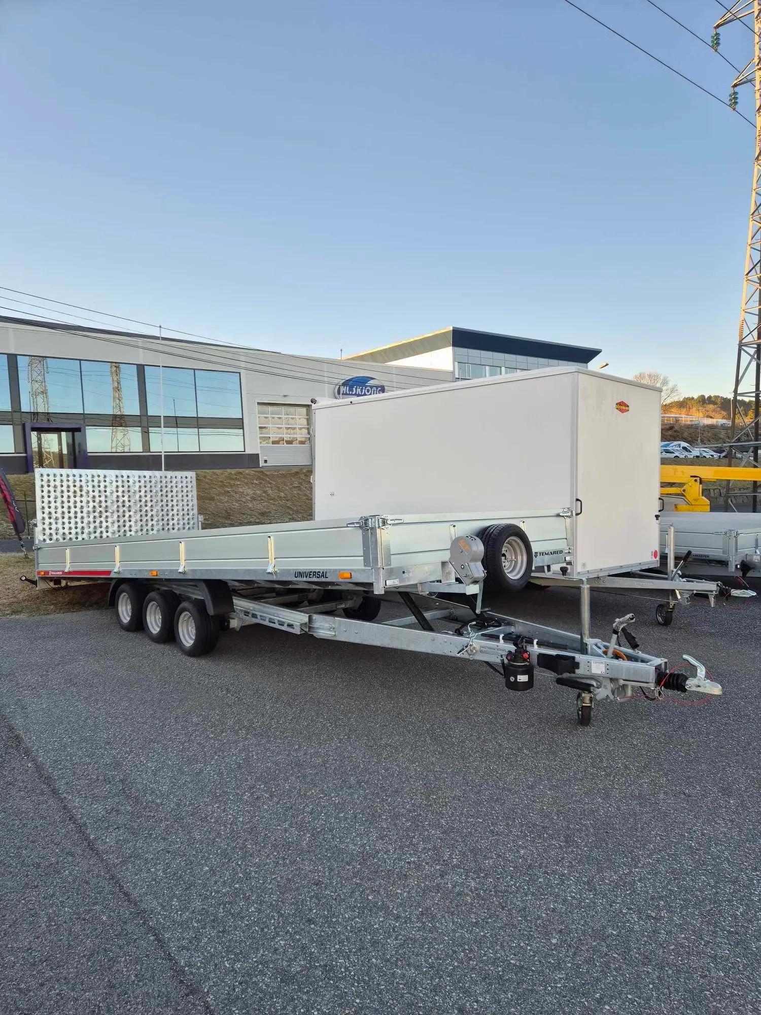 Anhänger Temared Builder 3-Achser - Hydraulisch ankippbarer Baumaschinen- & Fahrzeugtransporter – Bild 13