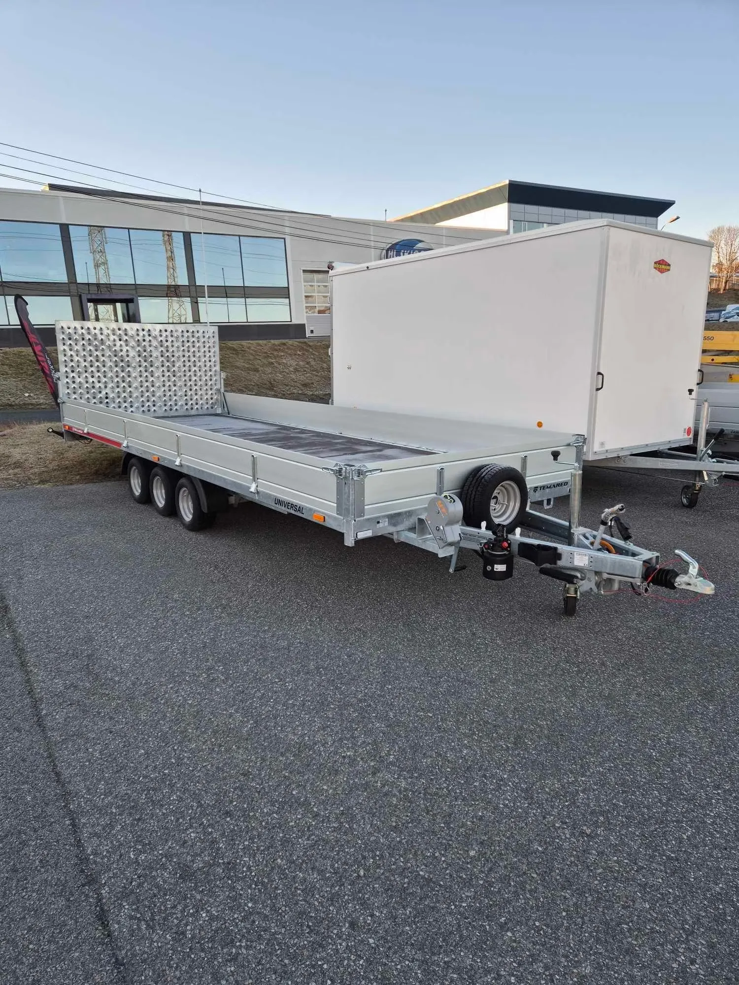 Anhänger Temared Builder 3-Achser - Hydraulisch ankippbarer Baumaschinen- & Fahrzeugtransporter – Bild 14