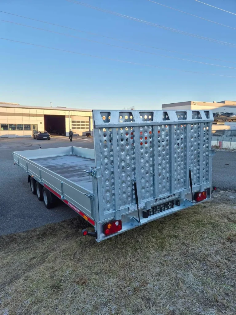 Anhänger Temared Builder 3-Achser - Hydraulisch ankippbarer Baumaschinen- & Fahrzeugtransporter