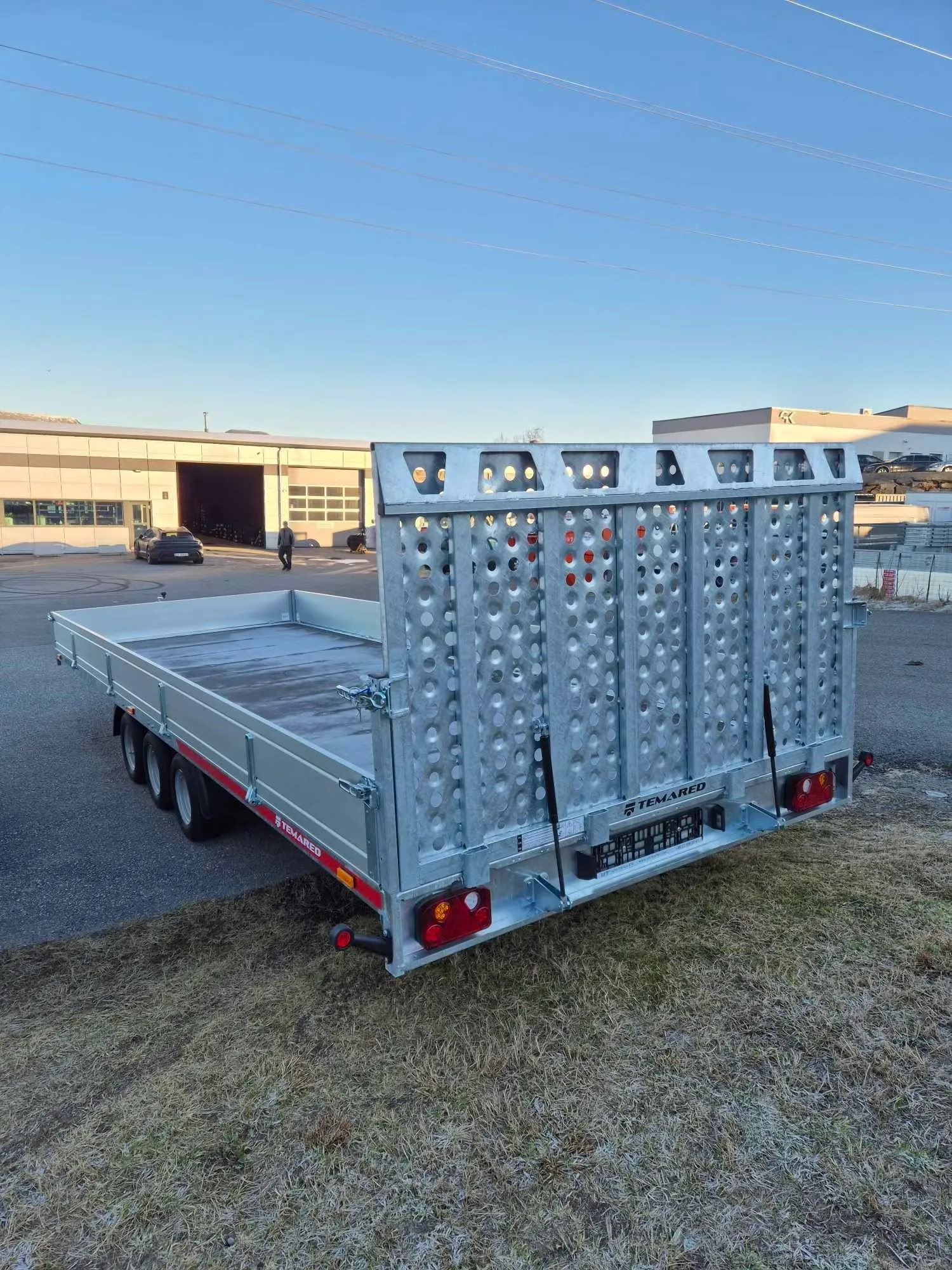 Anhänger Temared Builder 3-Achser - Hydraulisch ankippbarer Baumaschinen- & Fahrzeugtransporter – Bild 18