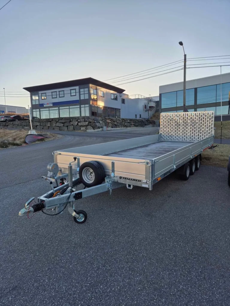Anhänger Temared Builder 3-Achser - Hydraulisch ankippbarer Baumaschinen- & Fahrzeugtransporter