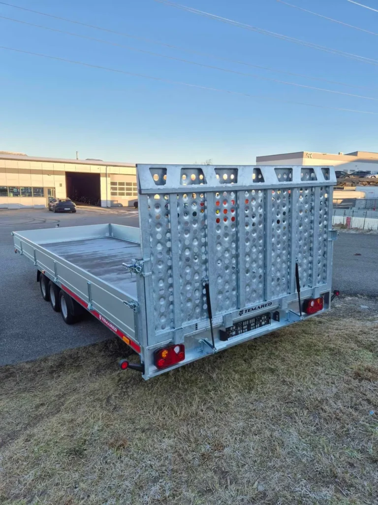 Anhänger Temared Builder 3-Achser - Hydraulisch ankippbarer Baumaschinen- & Fahrzeugtransporter