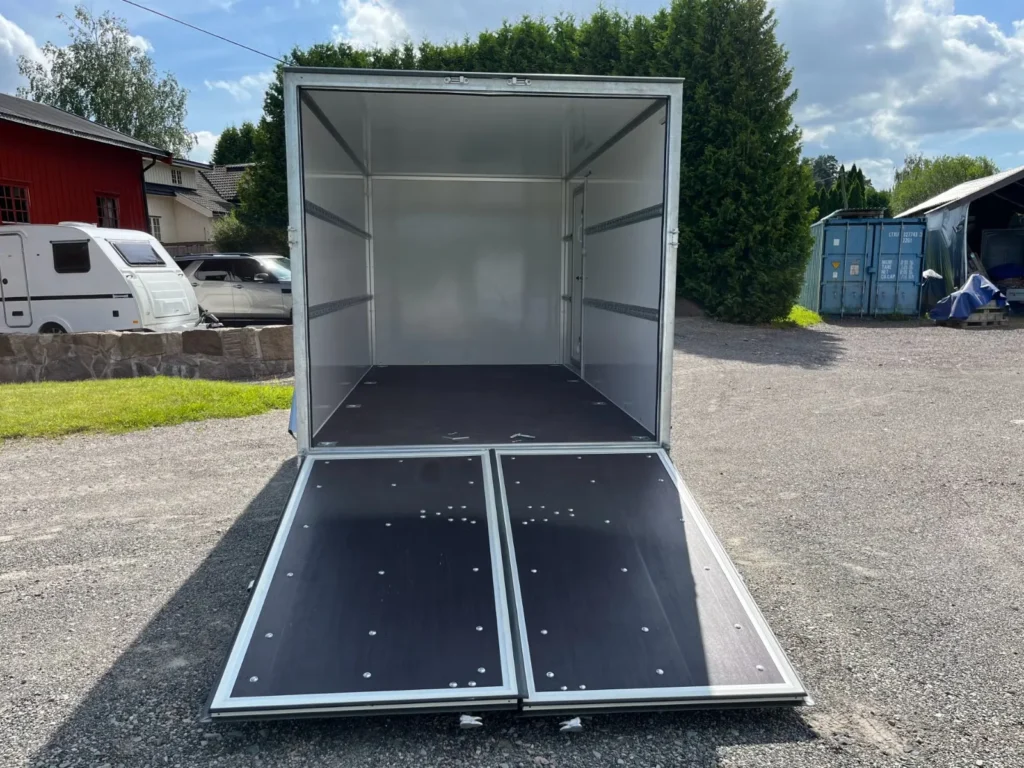 Kofferanhänger Norgeshengern F2541 Cargo (Isoliert, mit Kombi-Rampe)