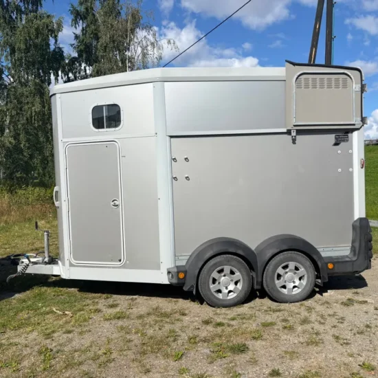 Ifor Williams HB511 Pferdeanhänger - 2 Pferde bis 17.2 hh Alu Frontausstieg 2700kg – Bild 1