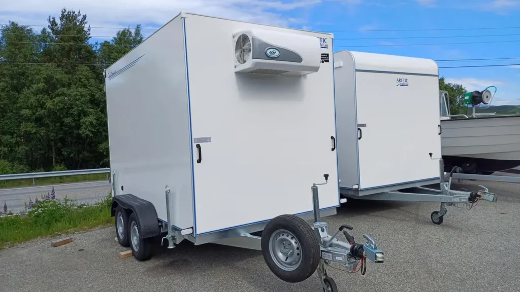 Arctic K330-2700-D Kühlanhänger - 2700kg Kühlkoffer Alu-Wannenboden GOVI 230V