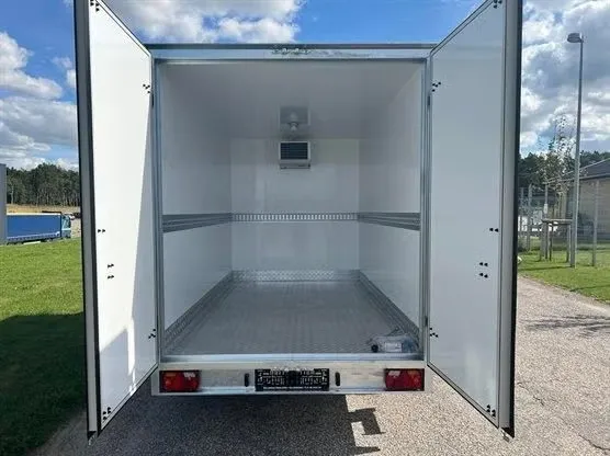 Arctic K330-2700-D Kühlanhänger - 2700kg Kühlkoffer Alu-Wannenboden GOVI 230V