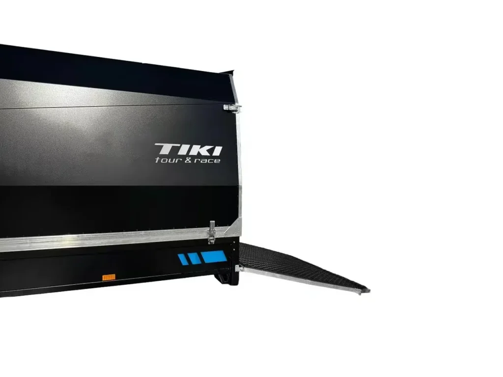Tiki CP430-LB Motorschlittenanhänger Schwarz Duplex - 1300kg Gebremst Kippbar Alu-Haube LED 3PMSF
