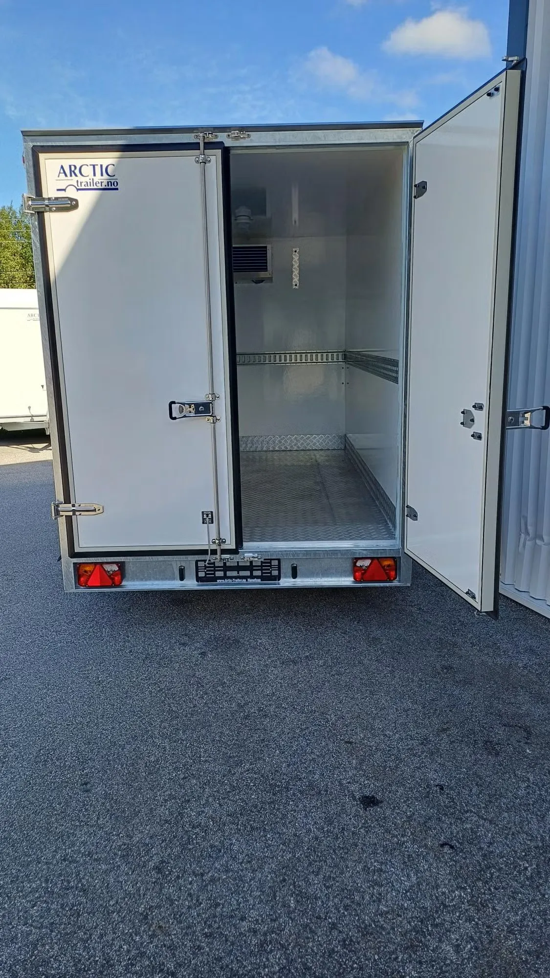Arctic K330-2700-D Kühlanhänger - 2700kg Kühlkoffer Alu-Wannenboden GOVI 230V – Bild 10