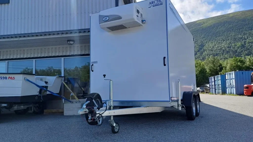 Arctic K330-2700-D Kühlanhänger - 2700kg Kühlkoffer Alu-Wannenboden GOVI 230V