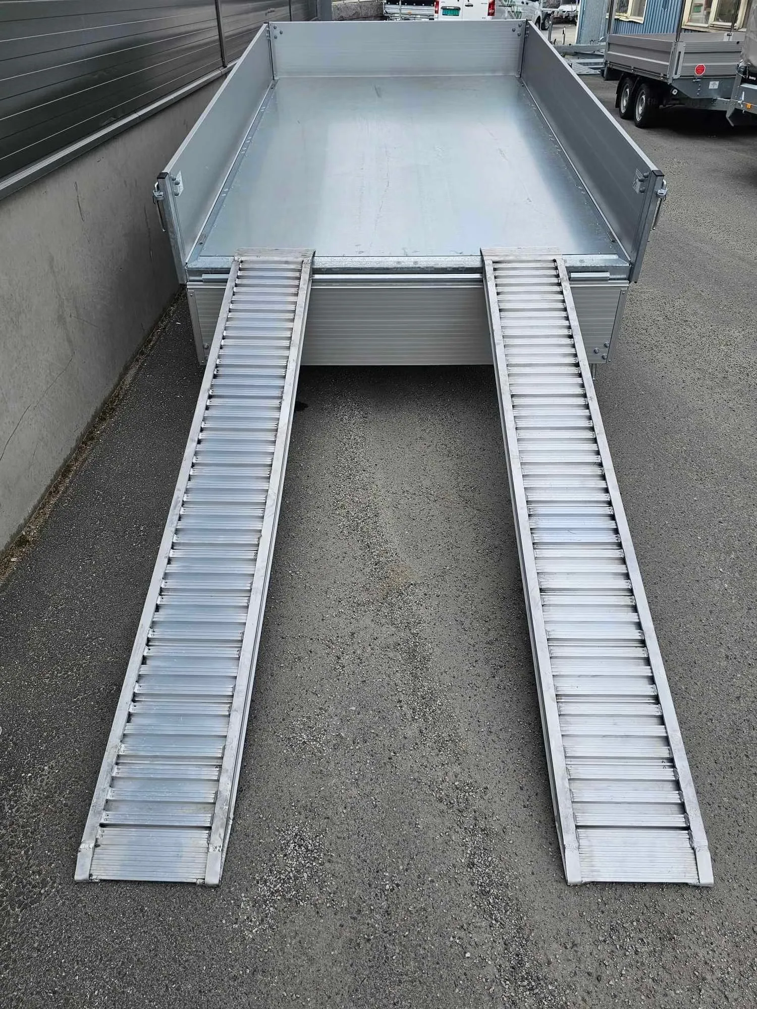 Dreiseitenkipper Böckmann DK-AL 3218/35P (3.500 kg Tandem-Kipper) – Bild 2