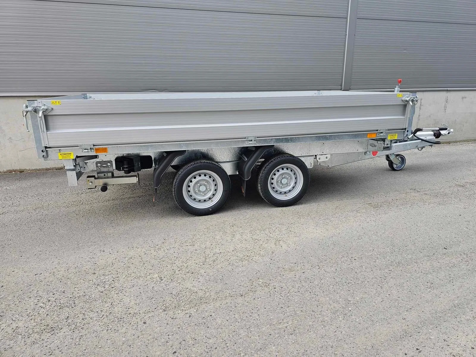 Dreiseitenkipper Böckmann DK-AL 3218/35P (3.500 kg Tandem-Kipper) – Bild 6