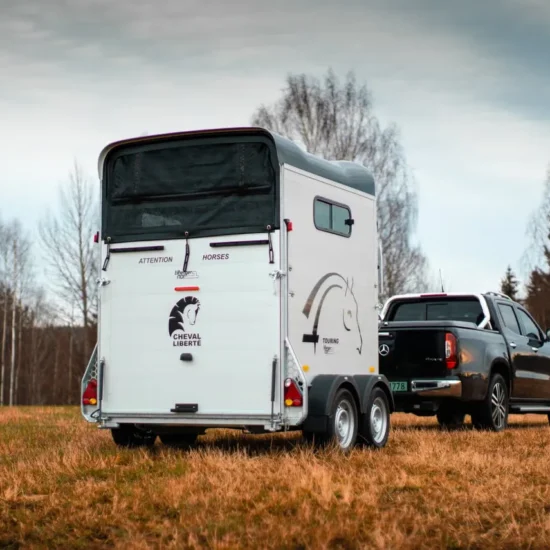 Cheval Liberté Touring Country Pferdeanhänger - 2 Pferde Aluminium Frontausstieg Sattelkammer – Bild 8