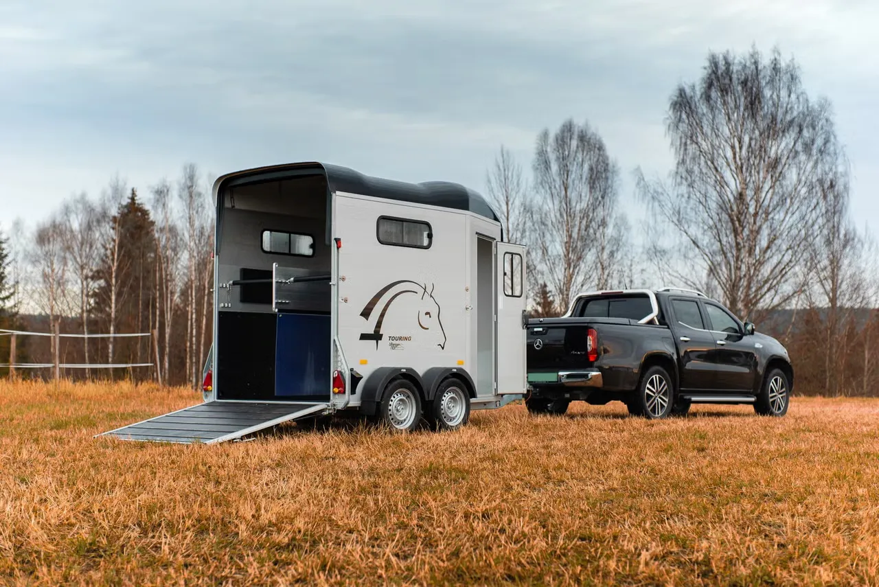 Cheval Liberté Touring Country Pferdeanhänger - 2 Pferde Aluminium Frontausstieg Sattelkammer – Bild 5