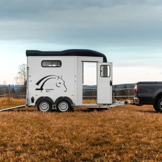 Cheval Liberté Touring Country Pferdeanhänger - 2 Pferde Aluminium Frontausstieg Sattelkammer – Bild 2