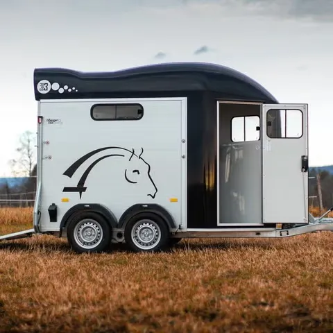 Cheval Liberté Touring Country Pferdeanhänger - 2 Pferde Aluminium Frontausstieg Sattelkammer – Bild 3
