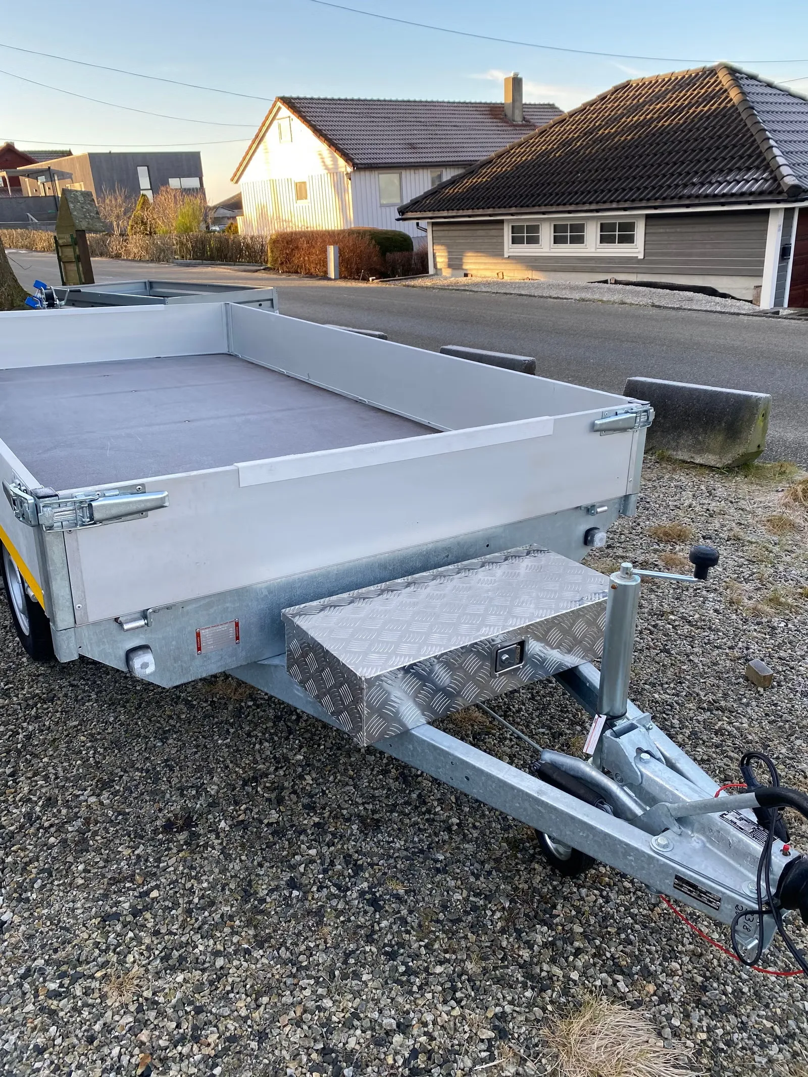 Dreiseitenkipper Eduard 3318 (2.700 – 3.500 kg Profi-Hochlader) – Bild 2