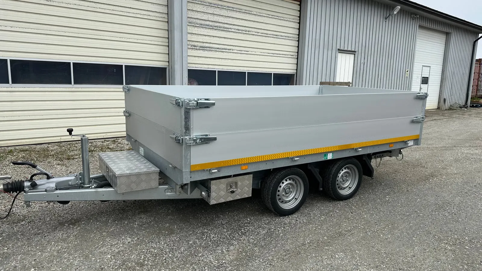 Dreiseitenkipper Eduard 3318 (2.700 – 3.500 kg Profi-Hochlader) – Bild 4