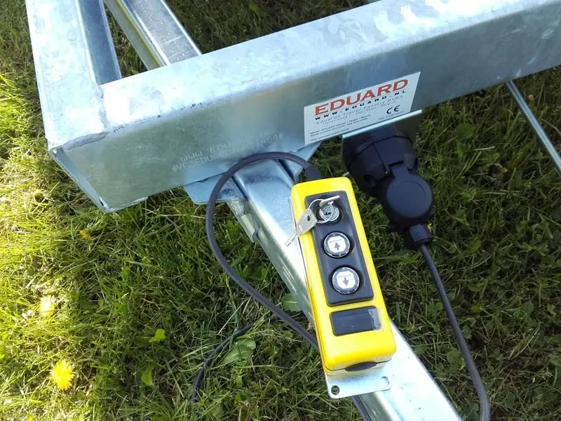 Dreiseitenkipper Eduard 3318 (2.700 – 3.500 kg Profi-Hochlader)