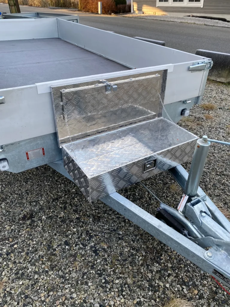 Dreiseitenkipper Eduard 3318 (2.700 – 3.500 kg Profi-Hochlader)