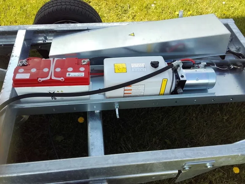 Dreiseitenkipper Eduard 3318 (2.700 – 3.500 kg Profi-Hochlader)