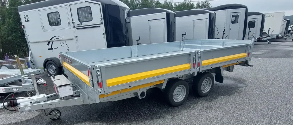 Dreiseitenkipper Brian James Tipper (Modell 526-3620-35-2-12 / 3.500 kg Tandem-Profi-Kipper)