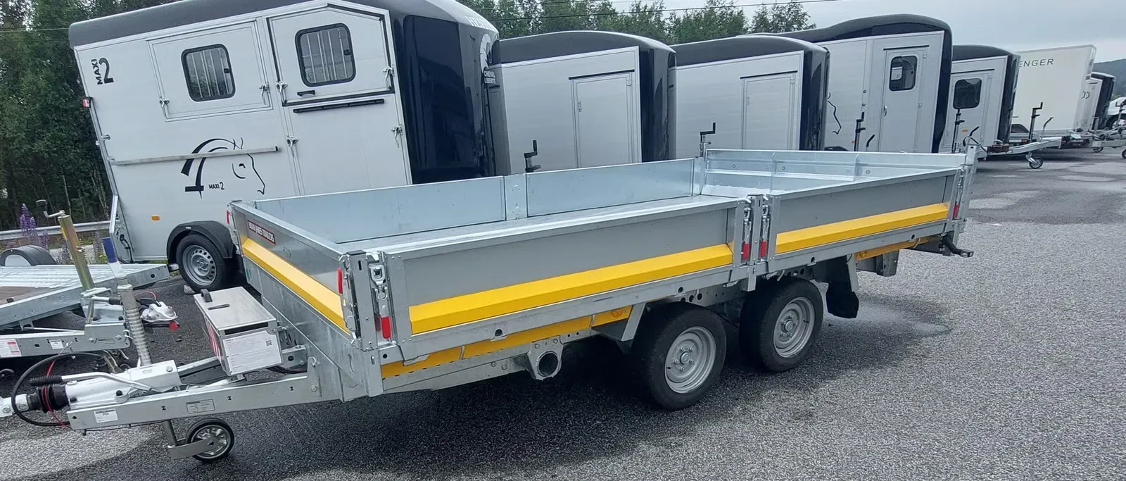 Dreiseitenkipper Brian James Tipper (Modell 526-3620-35-2-12 / 3.500 kg Tandem-Profi-Kipper) – Bild 1