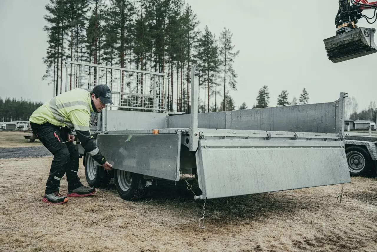 Dreiseitenkipper Ifor Williams TT3621 (3.500 kg Schwerlast-Kipper – Maximodell) – Bild 1
