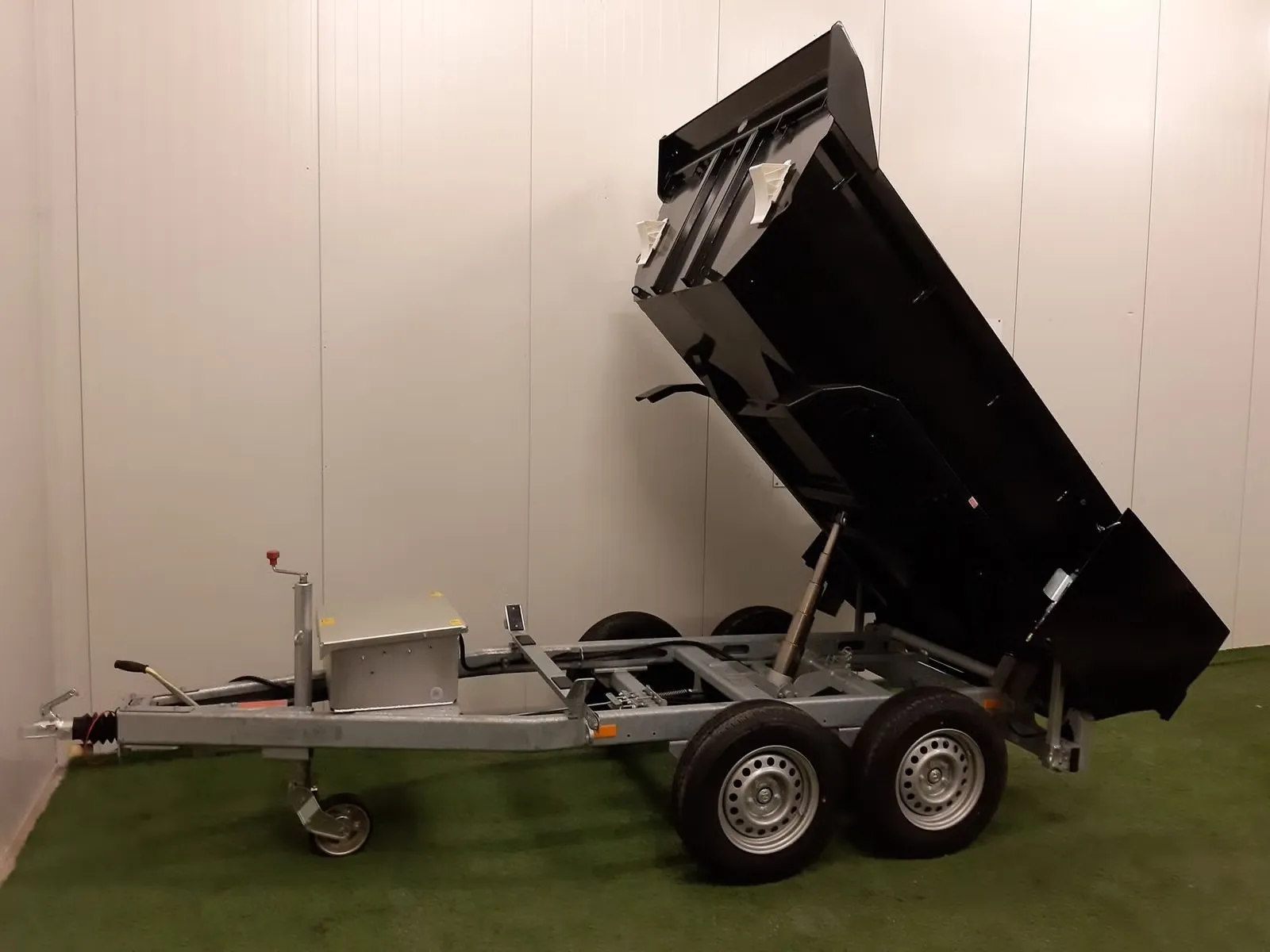 Schwerlast-Gesteins- und Baggerkipper Muldy 3500 Cargo (3.500 kg 2-Achs-Baustellenkipper) – Bild 9