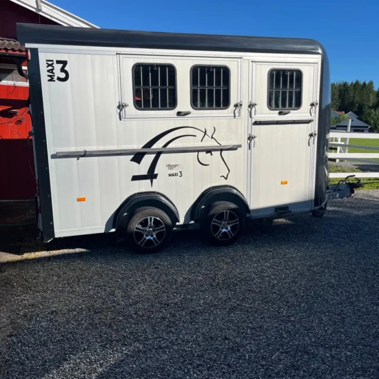 Cheval Liberté Maxi 3 Pferdeanhänger - Tandem-Achs 3 Pferde Alu Schwarz/Weiß Kamera – Bild 1