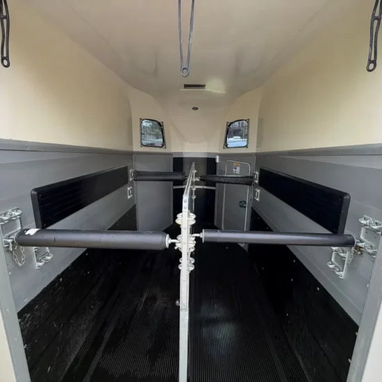 Ifor Williams HBE506 Pferdeanhänger - 2 Pferde Aluminium Blattfedern 2000kg – Bild 8