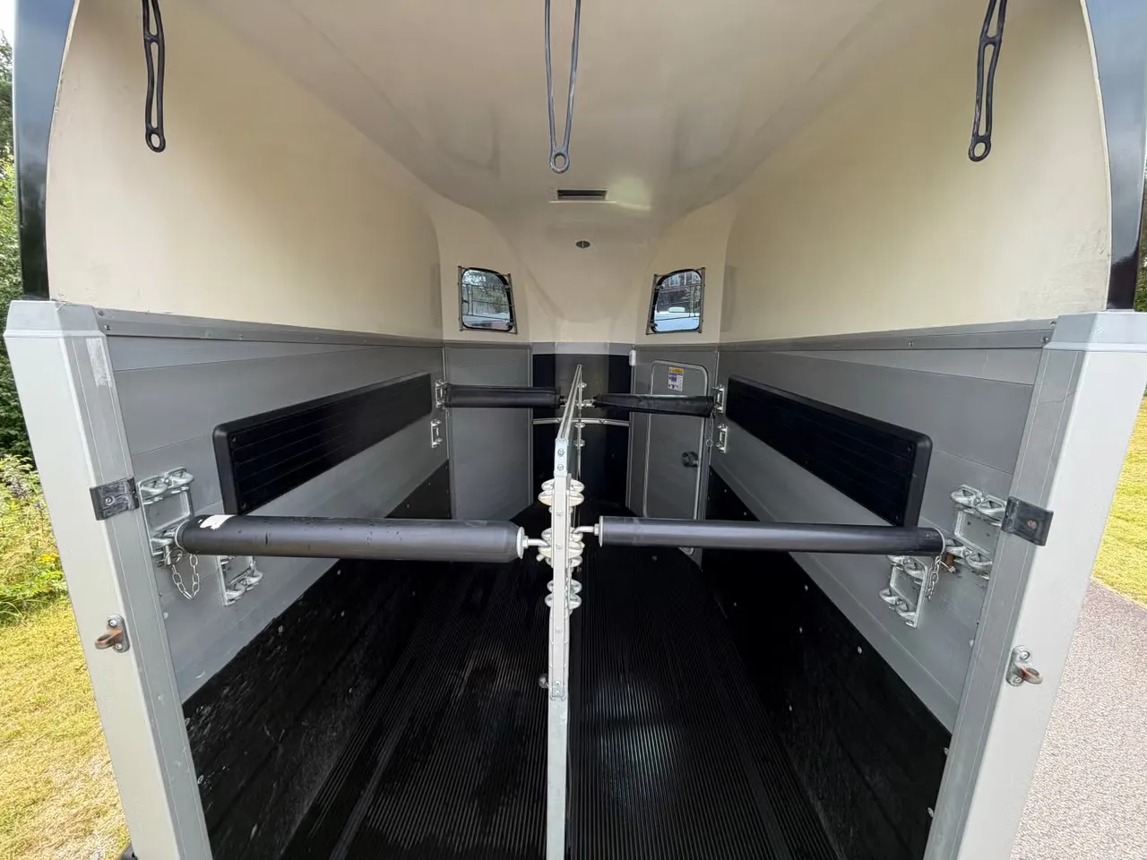 Ifor Williams HBE506 Pferdeanhänger - 2 Pferde Aluminium Blattfedern 2000kg – Bild 8