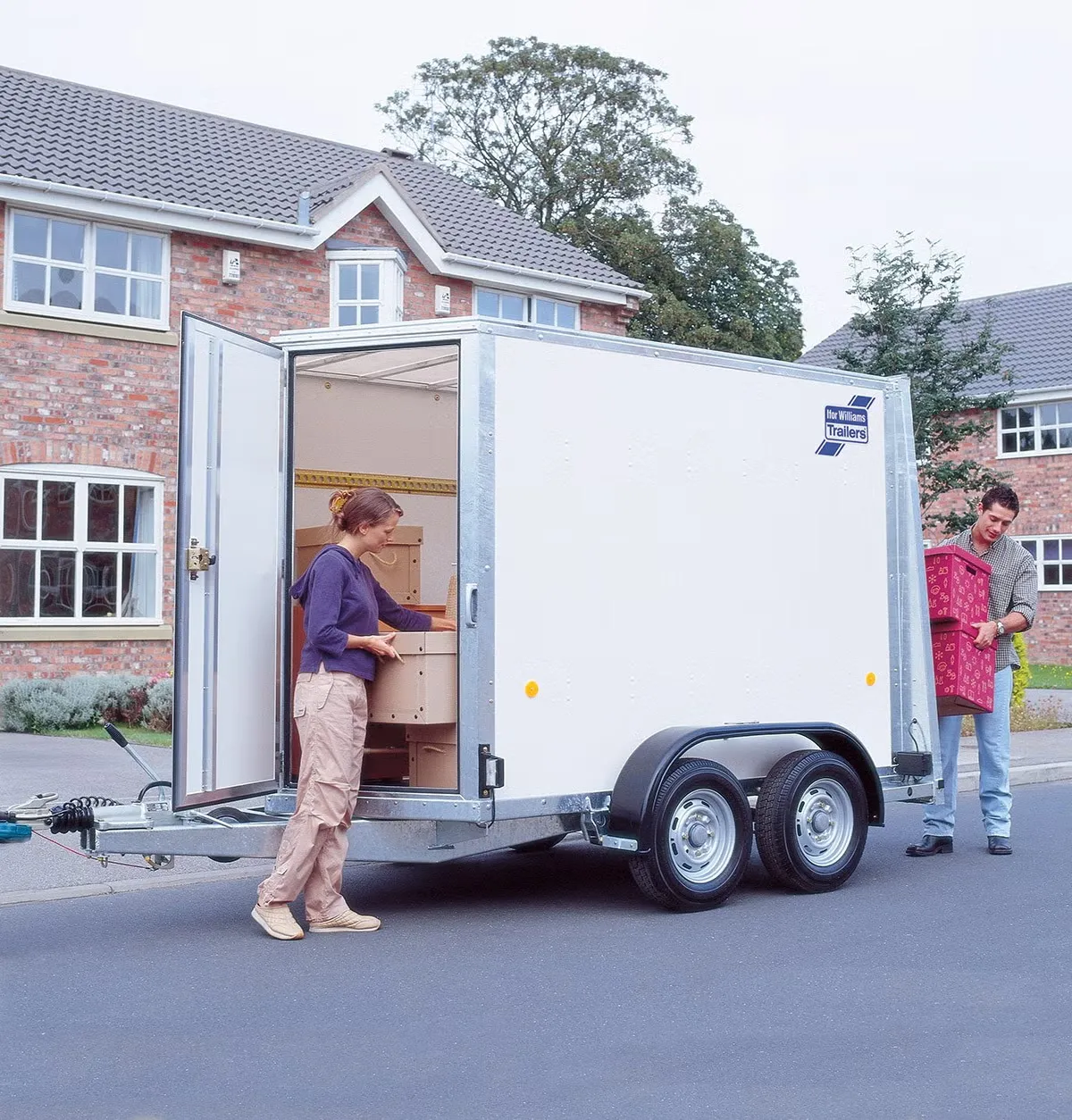 Ifor Williams BV105 Kofferanhänger - 2700kg Tandem Parabelfederung Aero-Front Kombirampe – Bild 11