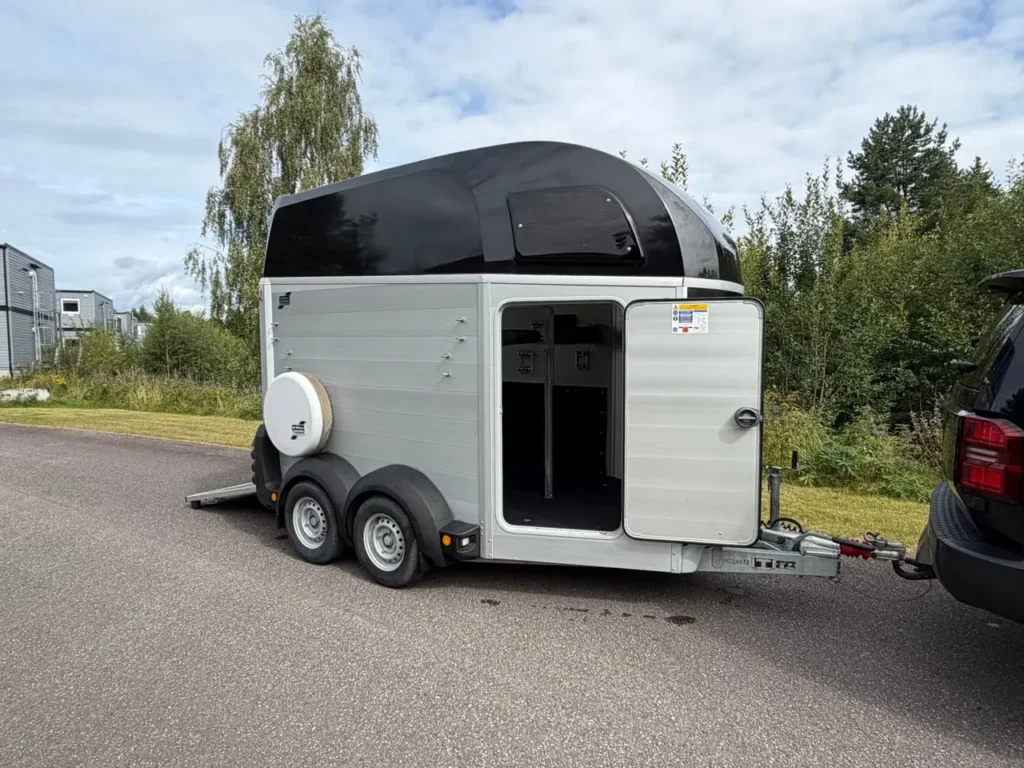 Ifor Williams HBE506 Pferdeanhänger - 2 Pferde Aluminium Blattfedern 2000kg