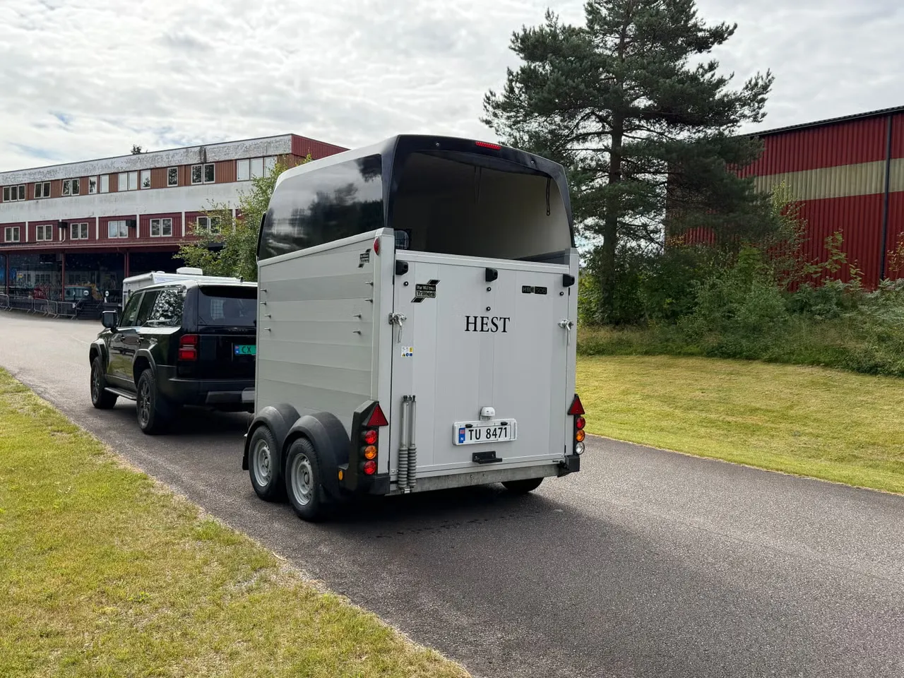 Ifor Williams HBE506 Pferdeanhänger - 2 Pferde Aluminium Blattfedern 2000kg – Bild 5