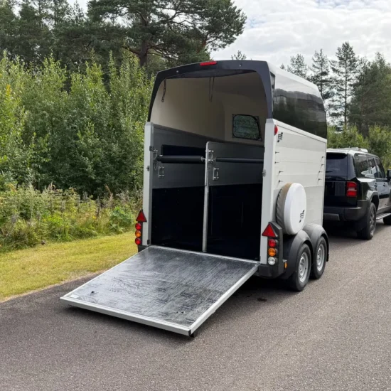 Ifor Williams HBE506 Pferdeanhänger - 2 Pferde Aluminium Blattfedern 2000kg – Bild 3
