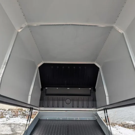 4P Touring 550TXI G2 Motorschlittenanhänger - 2700kg Tandem Kunststoffeinlage LED Haube – Bild 9