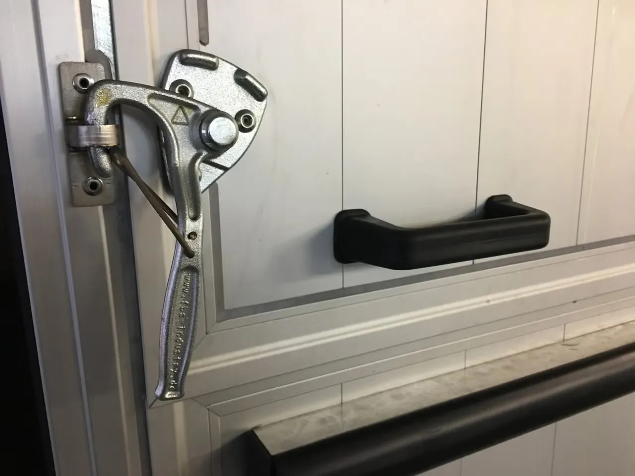 Cheval Liberté Touring Country - 2 Pferde Aluminium Frontausstieg Pullman2 Fahrwerk – Bild 12