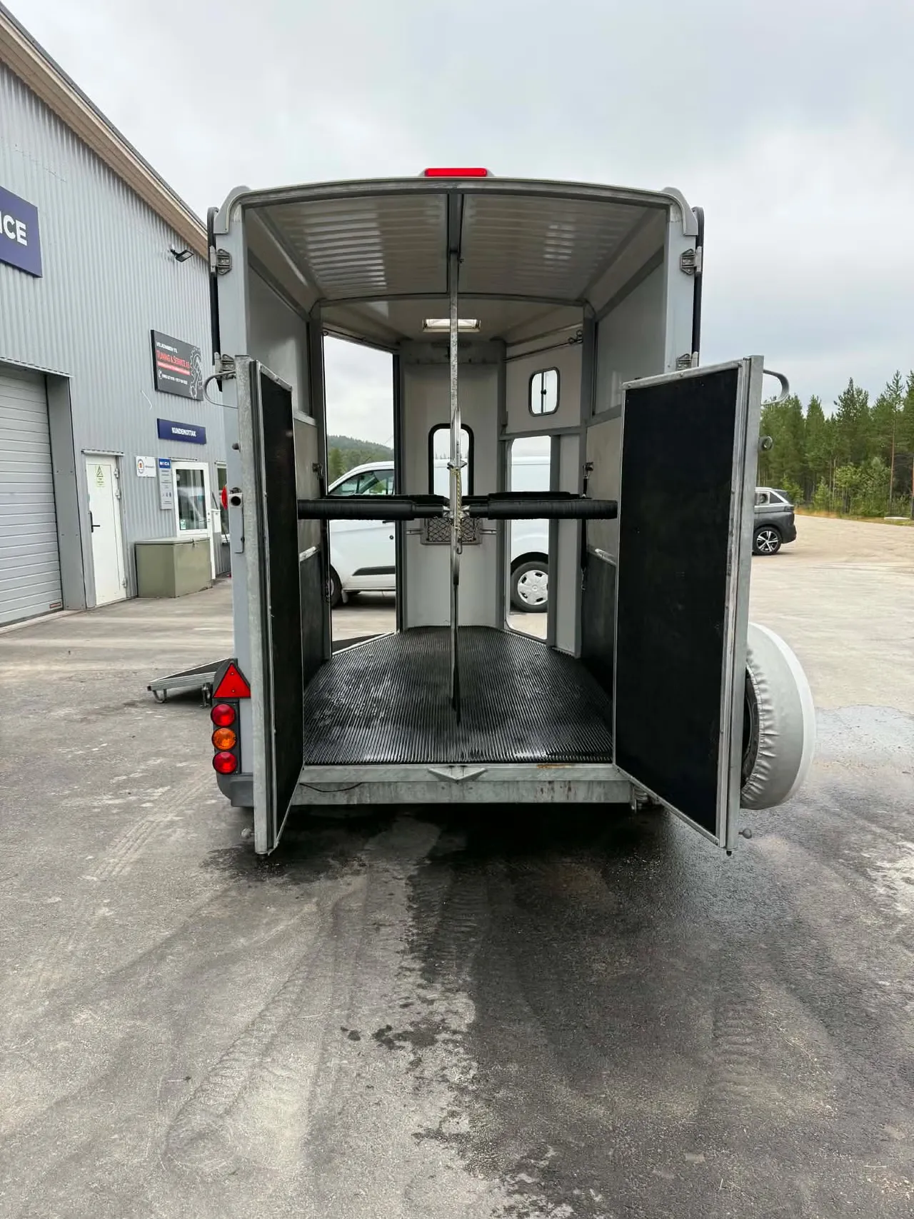 Ifor Williams HB Pferdeanhänger - 2 Pferde Aluminium Kamera Seitentür Flügeltüren – Bild 7