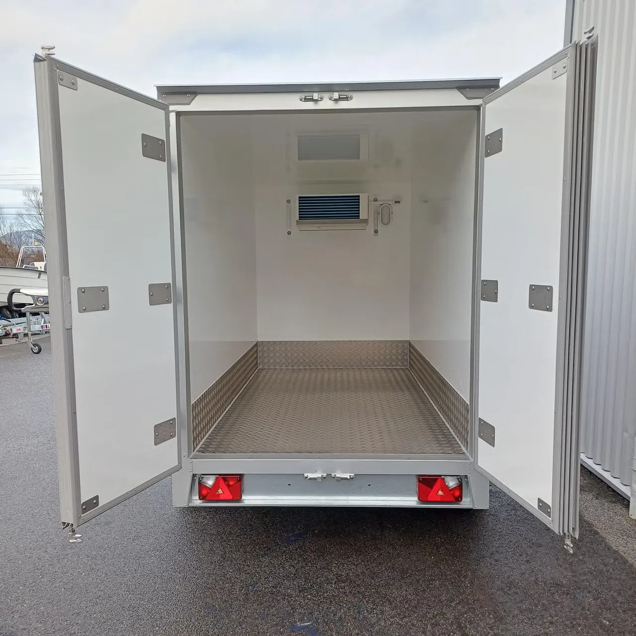 Variant 2517 F3 Tiefkühlanhänger - 2500kg Tandem 80mm Isolation -20°C bis +10°C Alu-Boden – Bild 11