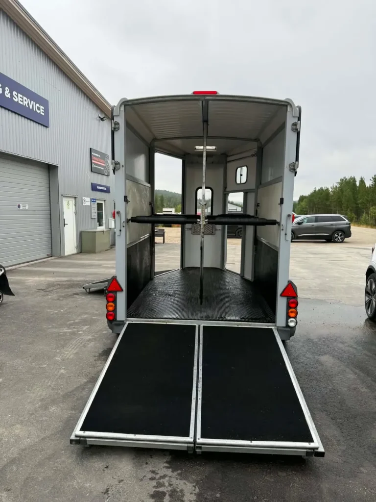 Ifor Williams HB Pferdeanhänger - 2 Pferde Aluminium Kamera Seitentür Flügeltüren