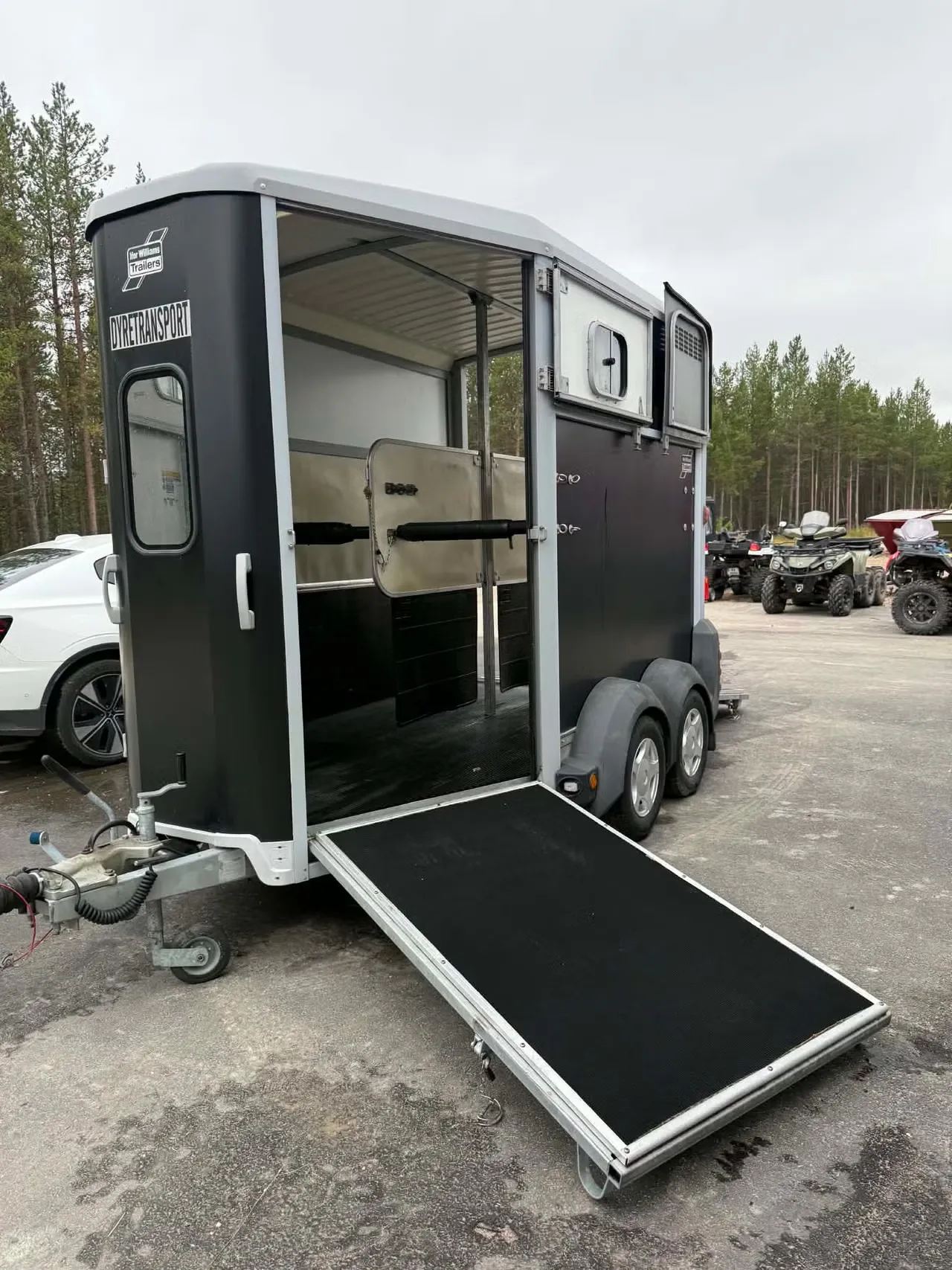 Ifor Williams HB Pferdeanhänger - 2 Pferde Aluminium Kamera Seitentür Flügeltüren – Bild 4