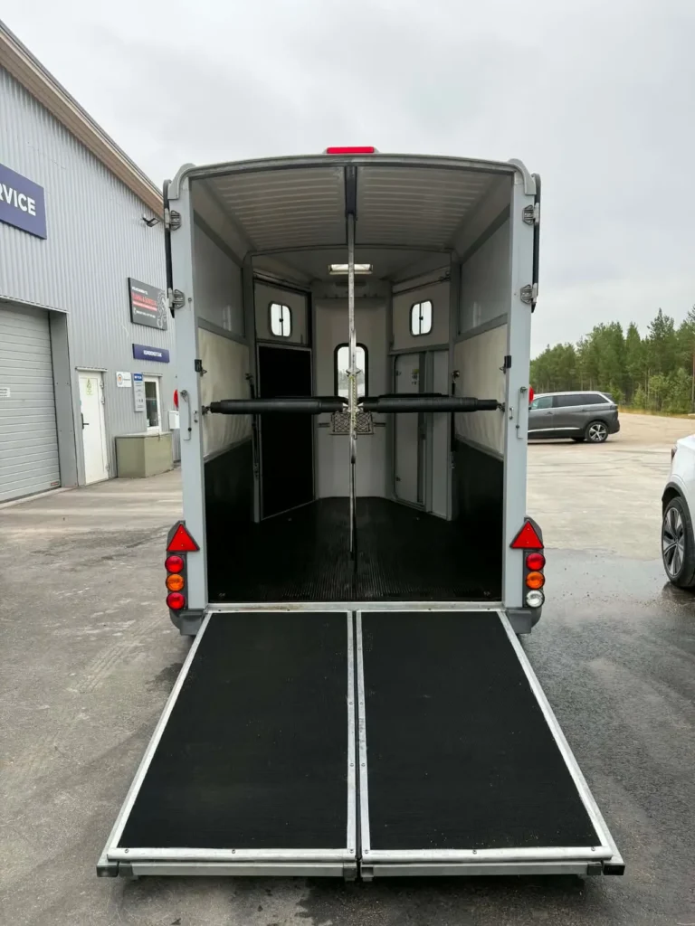 Ifor Williams HB Pferdeanhänger - 2 Pferde Aluminium Kamera Seitentür Flügeltüren