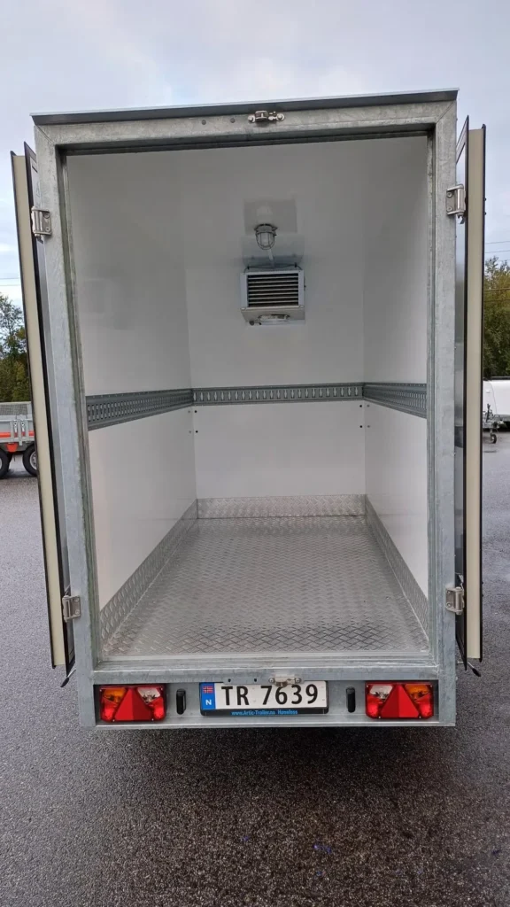 Arctic K-250-1350-D Kühlanhänger - 1350kg 1-Achser Standkühlung Alu-Wannenboden 230V