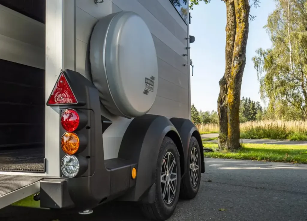Ifor Williams HBX511 Pferdeanhänger - 2 Pferde Vollaluminium Frontausstieg 2700kg