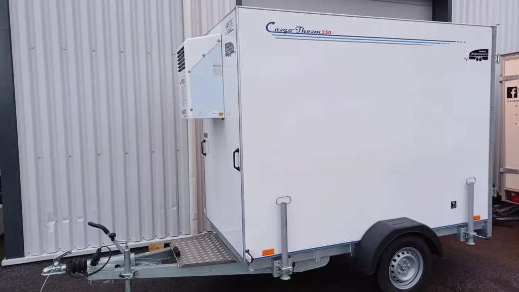 Arctic K-250-1350-D Kühlanhänger - 1350kg 1-Achser Standkühlung Alu-Wannenboden 230V