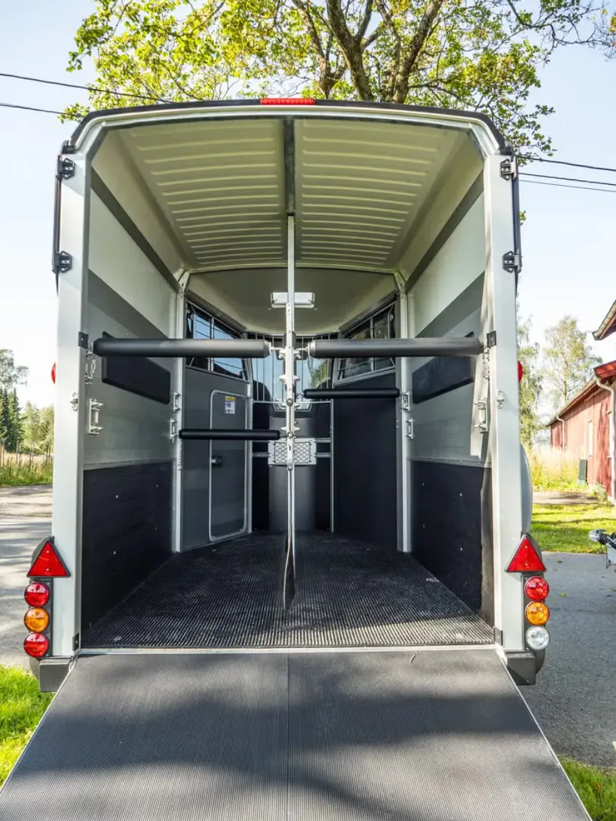 Ifor Williams HBX511 Pferdeanhänger - 2 Pferde Vollaluminium Frontausstieg 2700kg – Bild 2