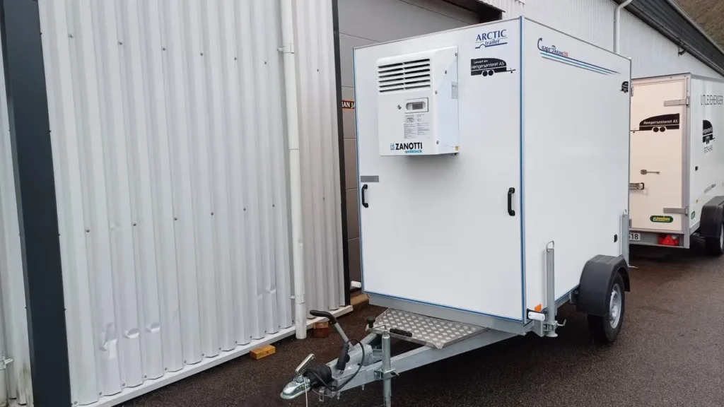 Arctic K-250-1350-D Kühlanhänger - 1350kg 1-Achser Standkühlung Alu-Wannenboden 230V