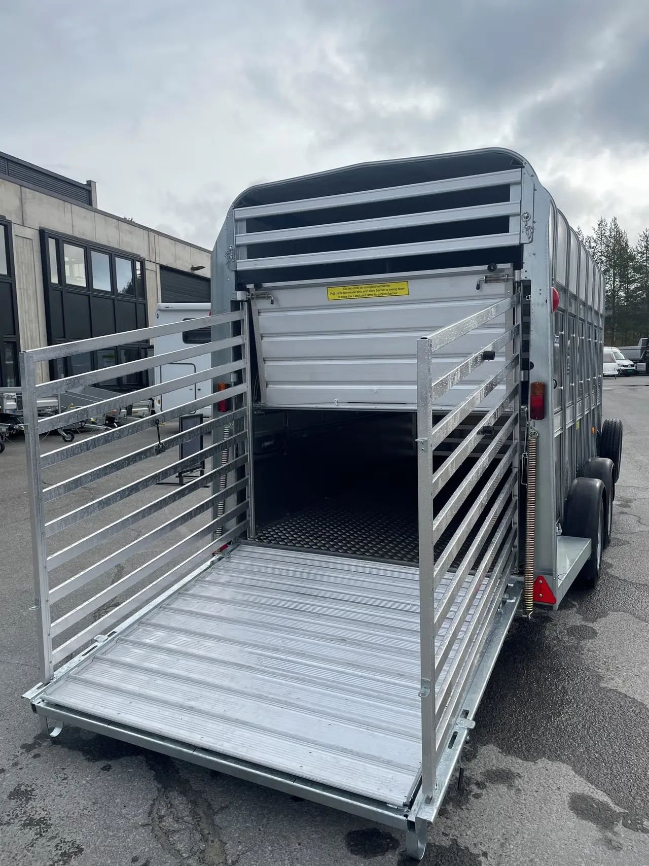 Ifor Williams TA510 14x7 Viehanhänger - 4.32m 2 Etagen EasyLoad Alu 3500kg – Bild 10