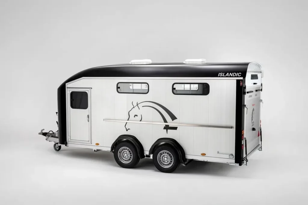Cheval Liberté Islandic Pferdeanhänger - 4-6 Islandpferde Schräglader Pullman2 Sattelkammer 3500kg